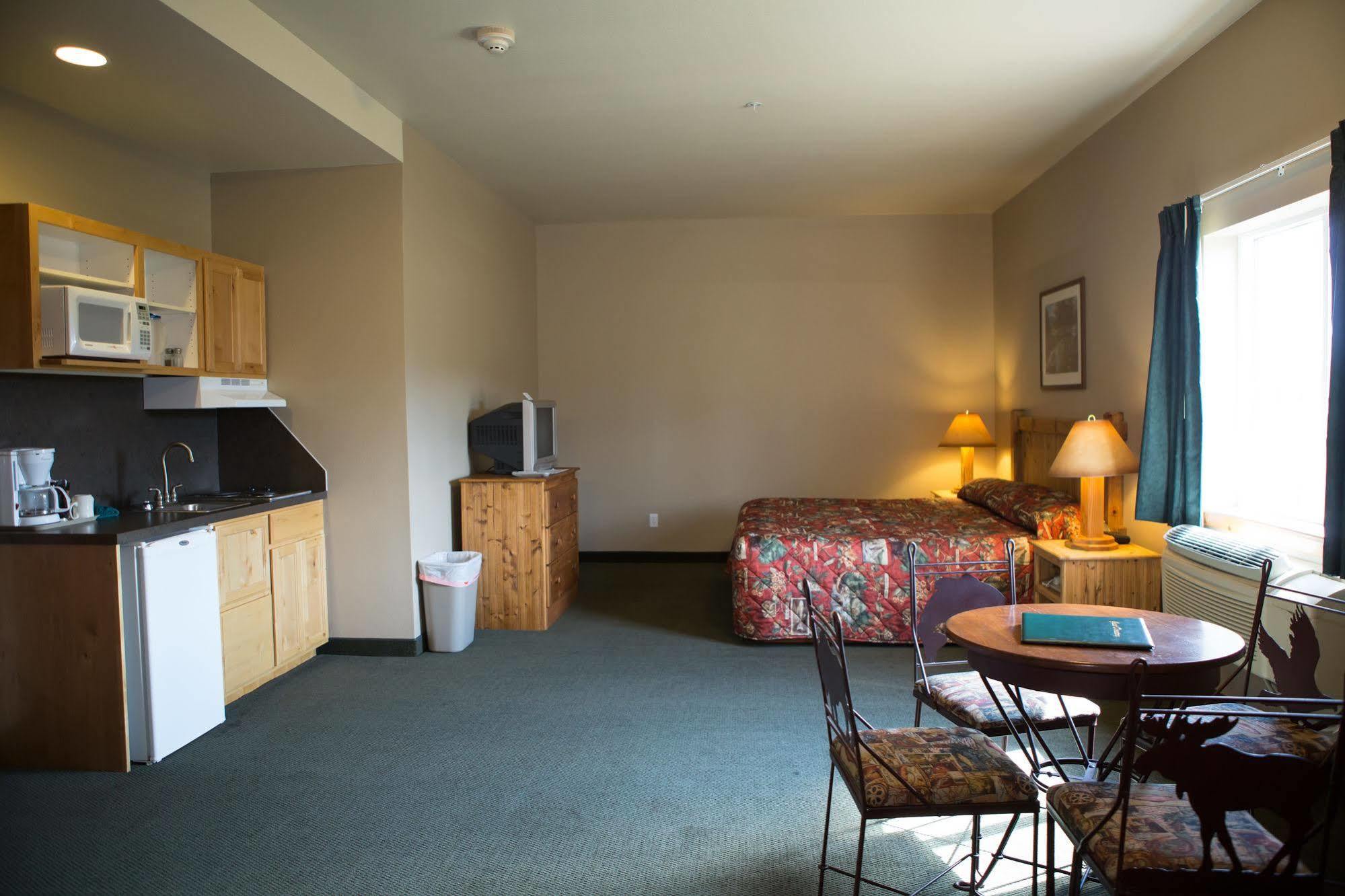 Boulder Creek Inn Donnelly Экстерьер фото